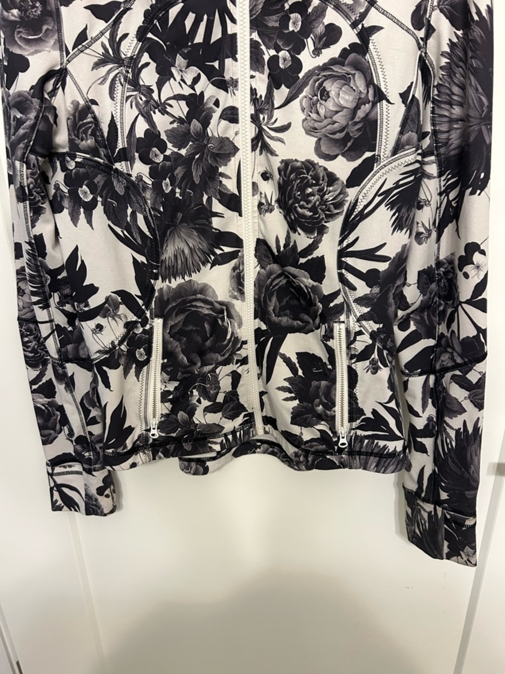 Lululemon Forme Jacket II Floral Brisk Bloom Black White Cuffins - Picture 6 of 12